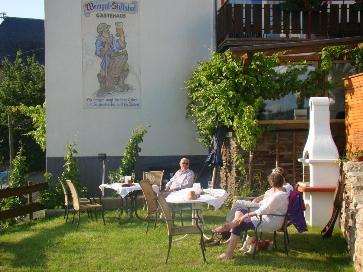 Hotel Weingut Stiftshof à Enkirch Extérieur photo