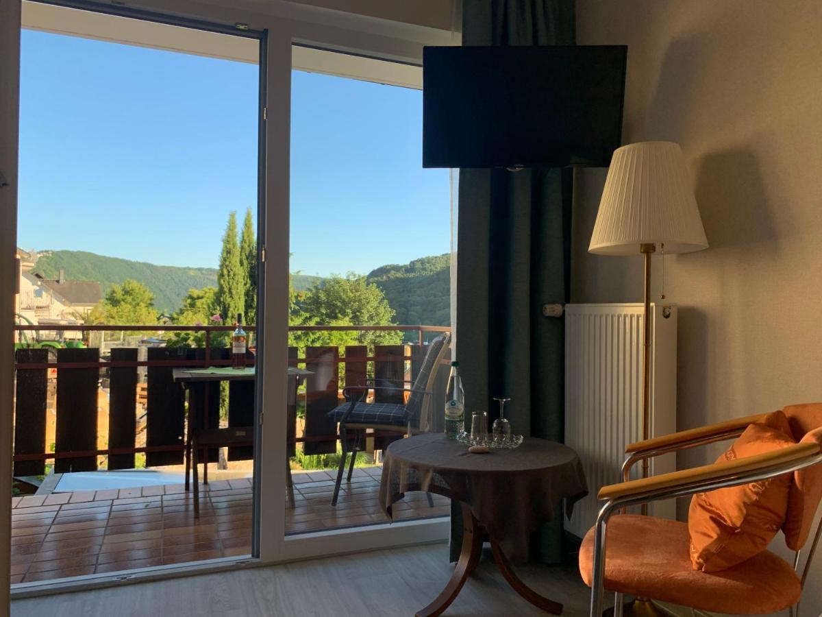 Hotel Weingut Stiftshof à Enkirch Extérieur photo
