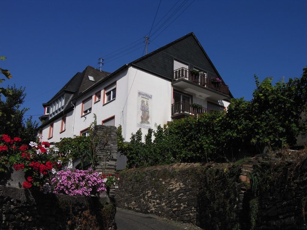 Hotel Weingut Stiftshof à Enkirch Extérieur photo