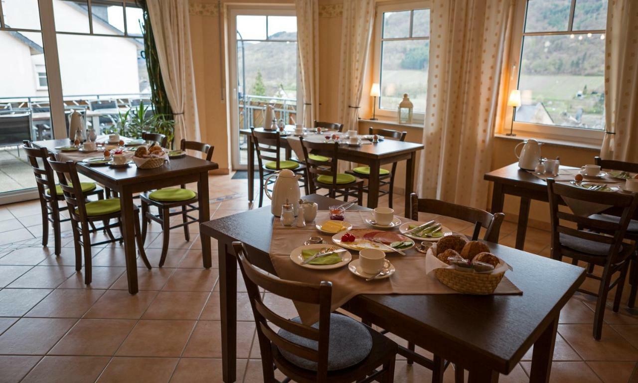 Hotel Weingut Stiftshof à Enkirch Extérieur photo