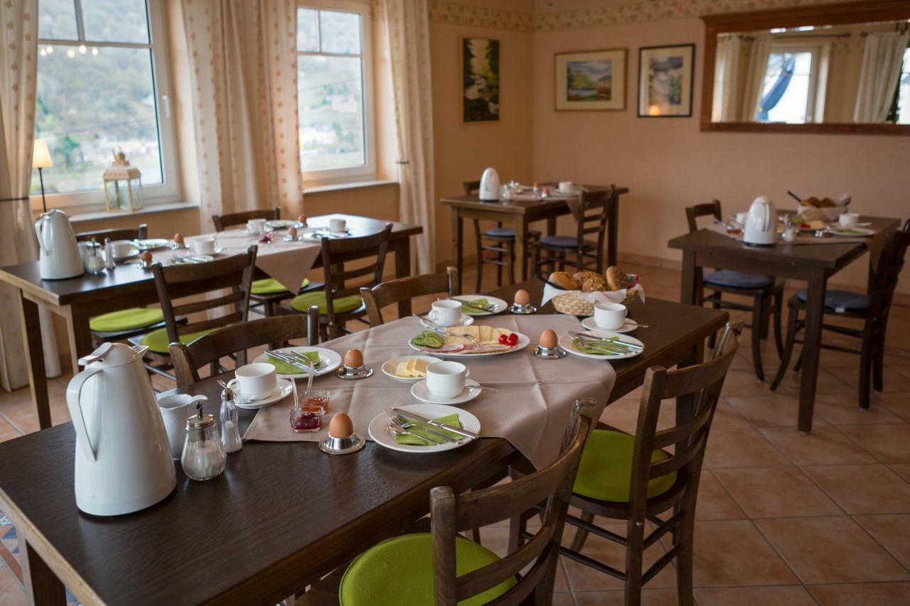 Hotel Weingut Stiftshof à Enkirch Extérieur photo