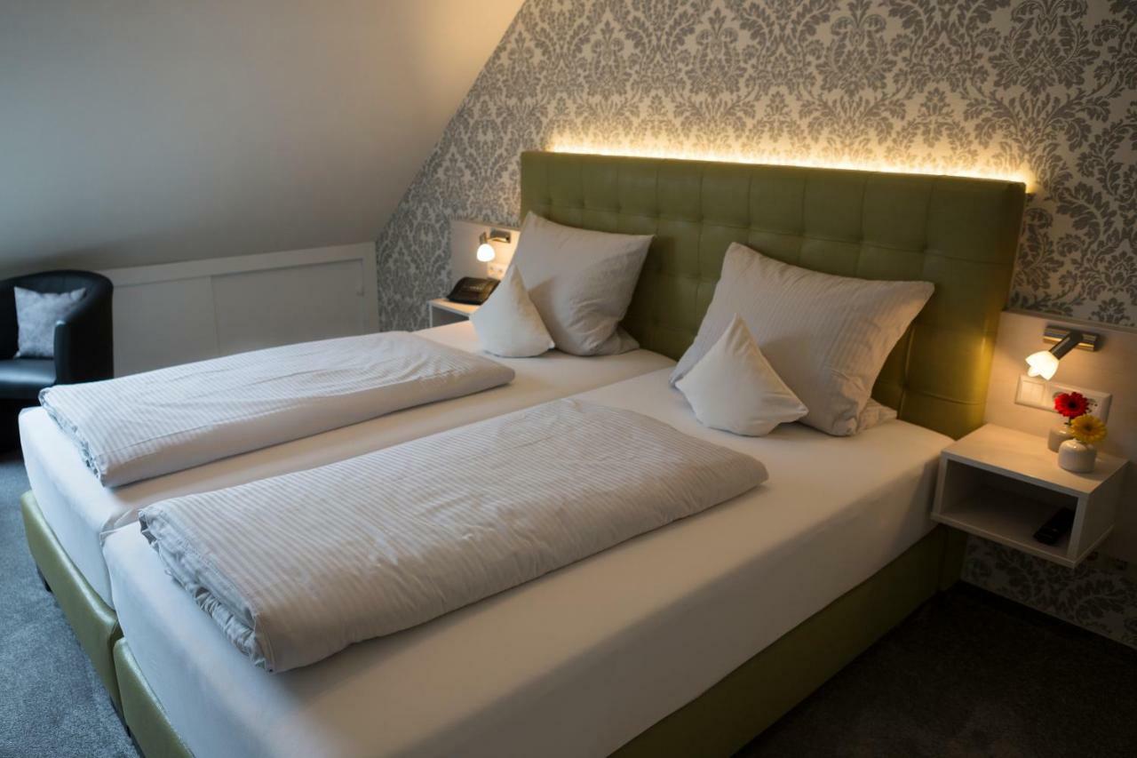 Hotel Weingut Stiftshof à Enkirch Extérieur photo